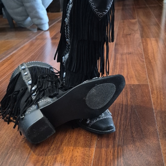 Western Cowboy Black Fringe Heeled Boots - Picture 4 of 4